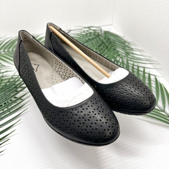 Cliffs by White Mountain Cindy Women's Perforated Ballet Flats Size 8 NWB - Picture 1 of 10